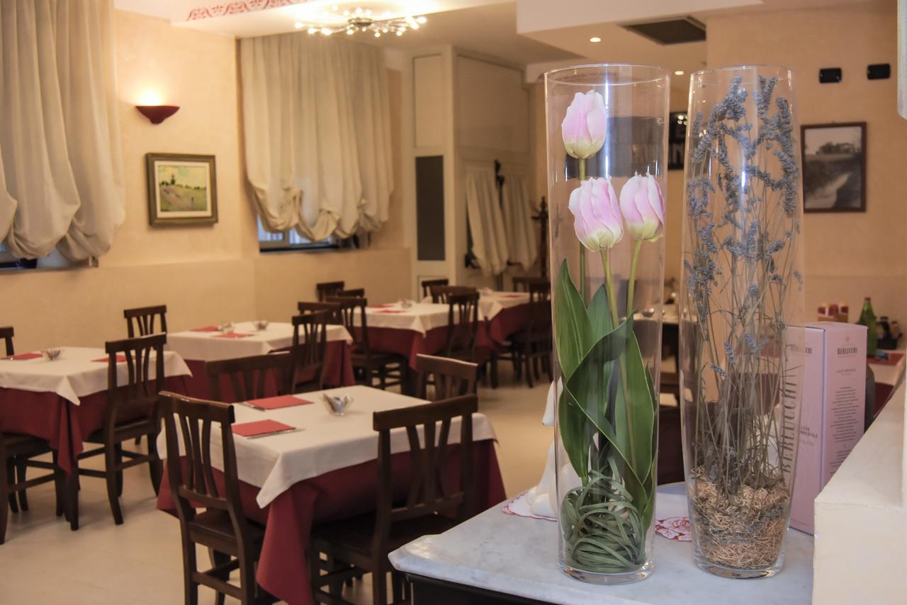 Albergo Munsci' Rovello Porro ภายนอก รูปภาพ